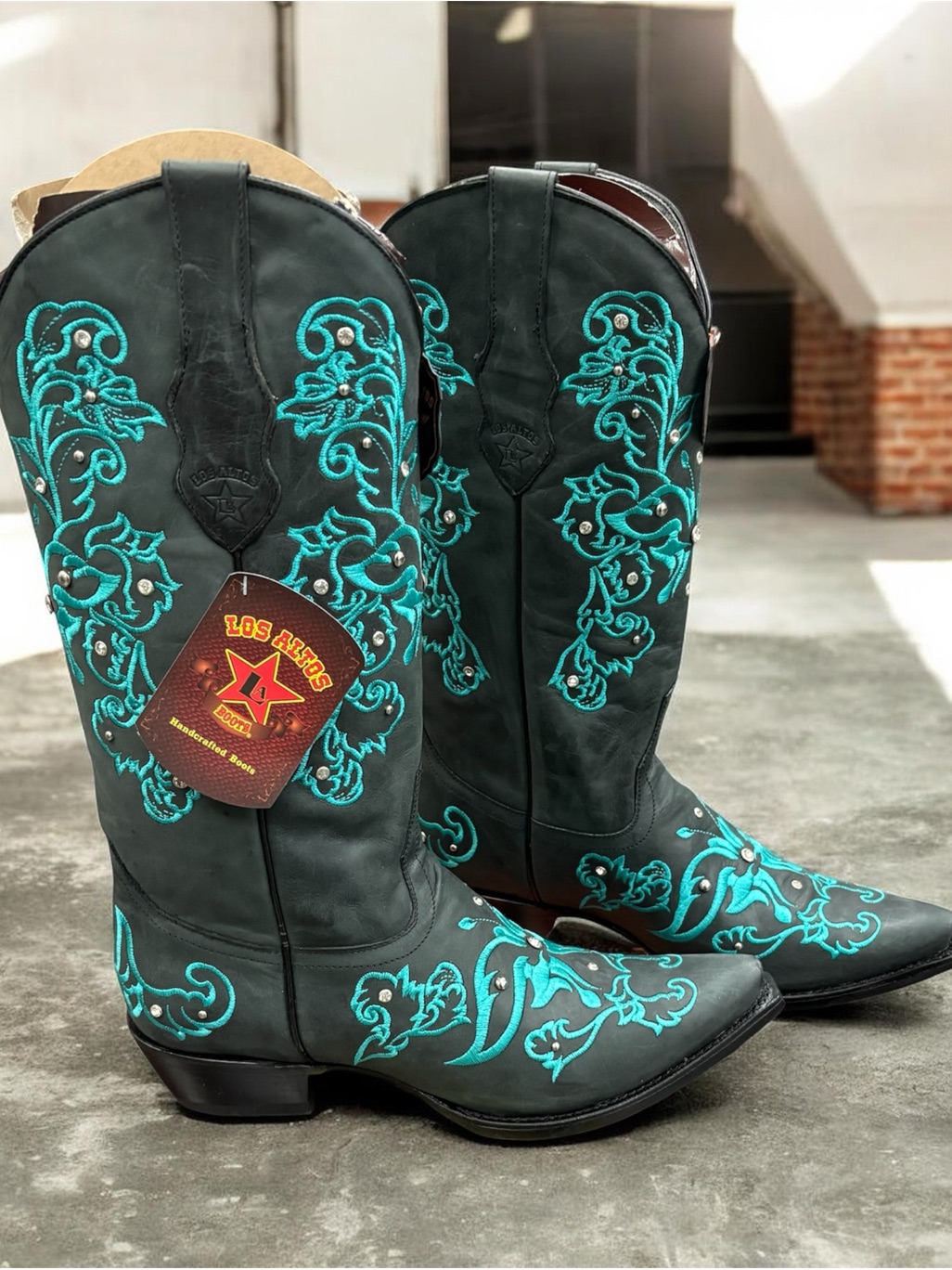 Los Altos Women's Black Leather Embroidered Western Boots With Turquoise Accents